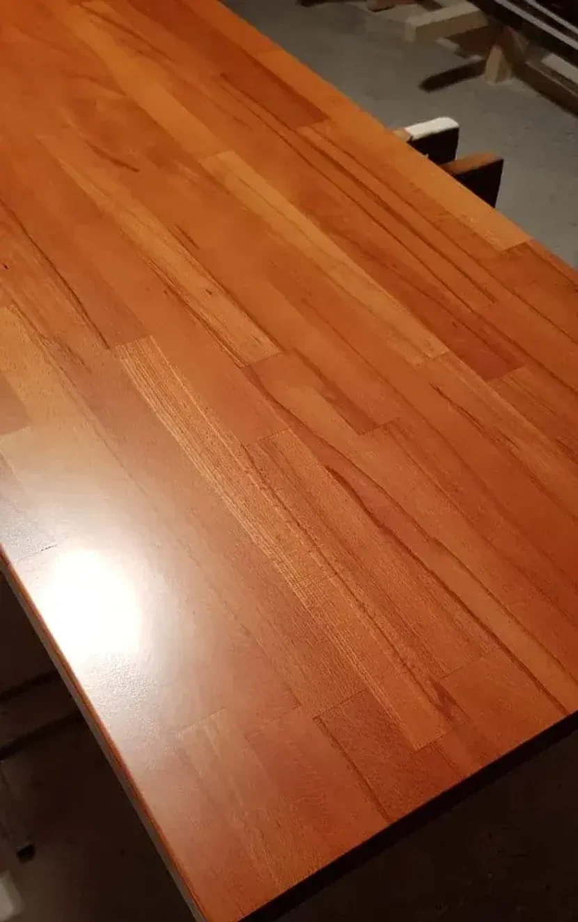 Свяжитесь с нами и мы воплотим в дереве ваши идеи!